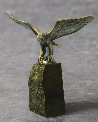 Фигурка «Орел на камне» из бронзы — оригинальный подарок