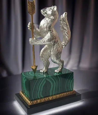 Подарочная скульптура «Соболь» из бронзы на малахите
