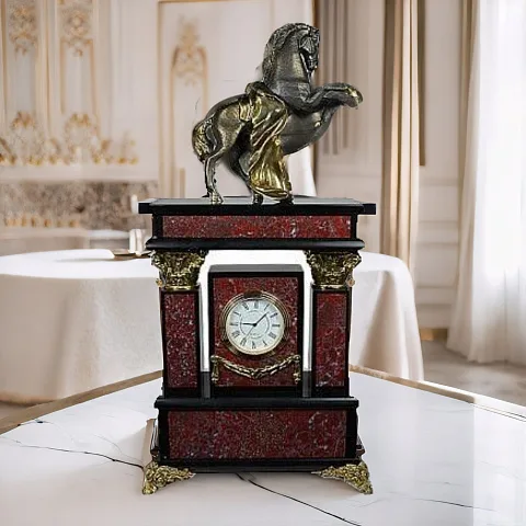 Каминные часы «Конь» из яшмы и долерита — оригинальный подарок