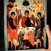 Икона "Троица Ветхозаветная" — необычный подарок — фотография 2