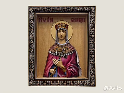 На память: Икона резная из дерева Святая Александра