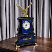 На память: Часы «Орёл» с лазуритом и долеритом, 155×70×290 мм — фотография 1