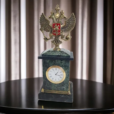 На память: Настольные часы «Презент» с российским гербом