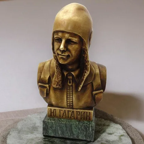 Бронзовый бюст «Гагарин» в подарок