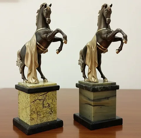 Подарочная статуэтка «Конь 1» из бронзы на пьедестале
