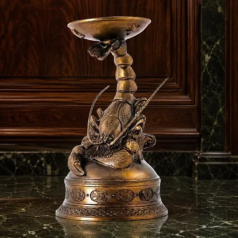На память: Подсвечник «Рак» из бронзы