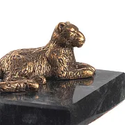 Бронзовая фигурка «Лежащий барс» на змеевике — необычный подарок — фотография 3